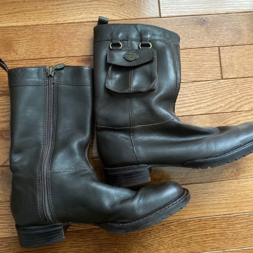 Women’s Harley Davidson pocket boots.